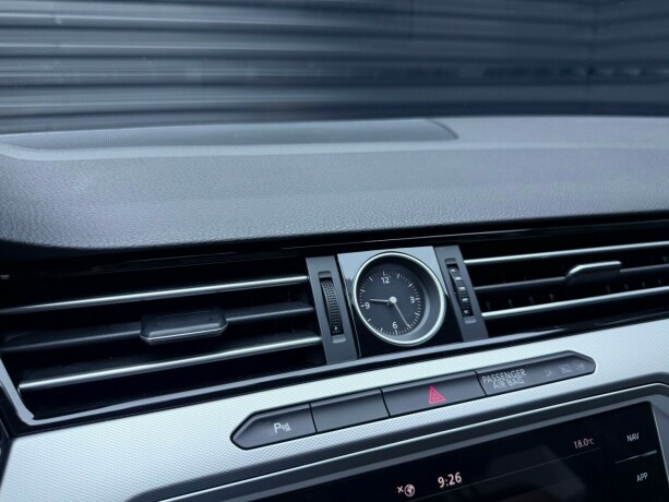 volkswagen-passat-diesel-2019-big-14