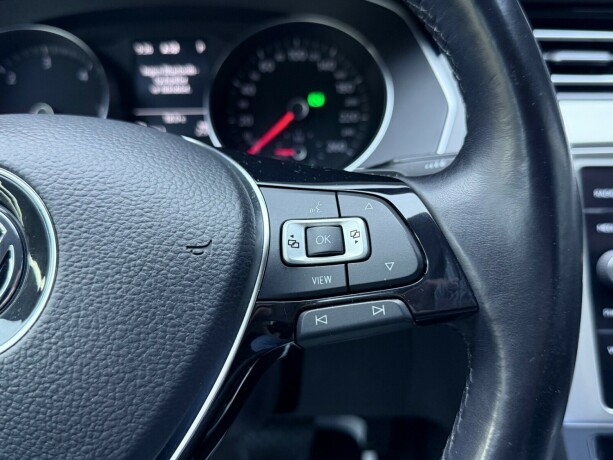 volkswagen-passat-diesel-2019-big-12