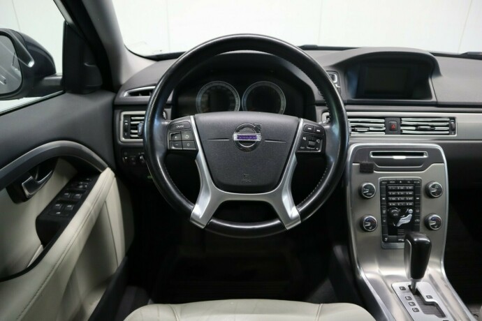 volvo-v70-diesel-2012-big-23