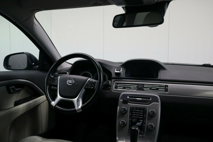 volvo-v70-diesel-2012-big-25