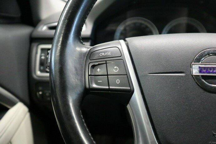 volvo-v70-diesel-2012-big-28