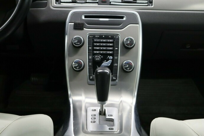 volvo-v70-diesel-2012-big-27