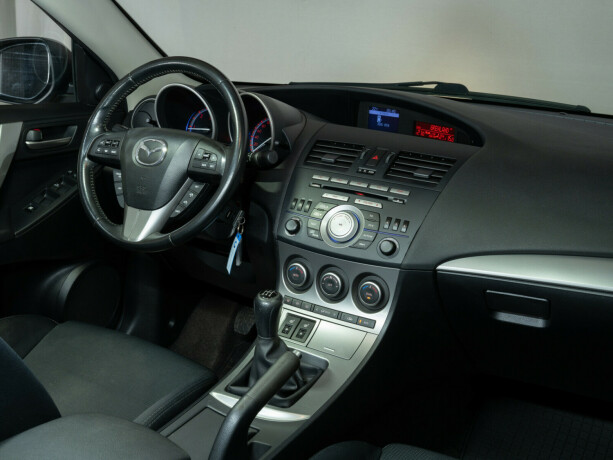 mazda-3-diesel-2010-big-17