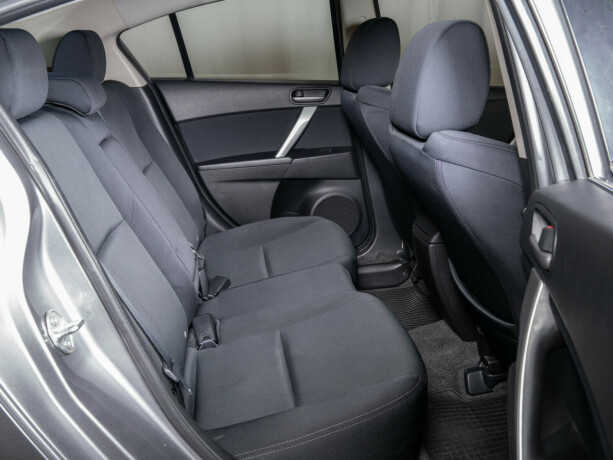 mazda-3-diesel-2010-big-13