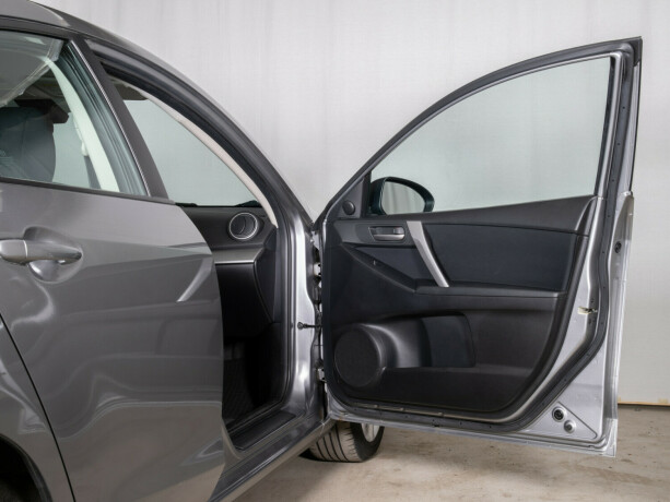 mazda-3-diesel-2010-big-11