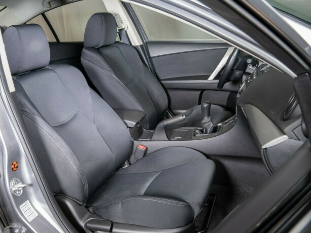 mazda-3-diesel-2010-big-14