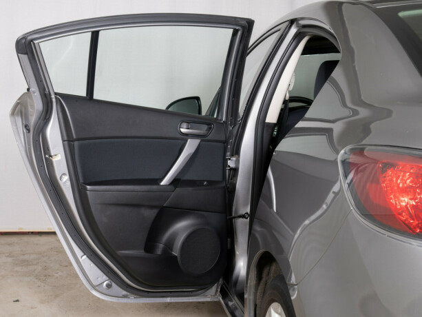mazda-3-diesel-2010-big-32