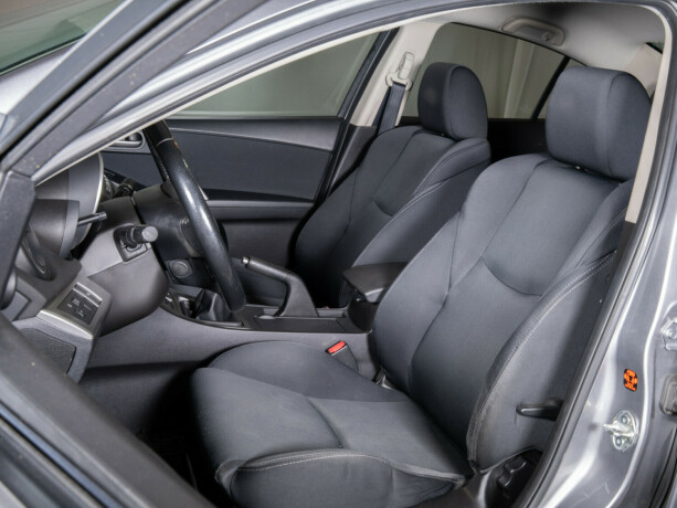 mazda-3-diesel-2010-big-35