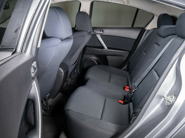 mazda-3-diesel-2010-big-33