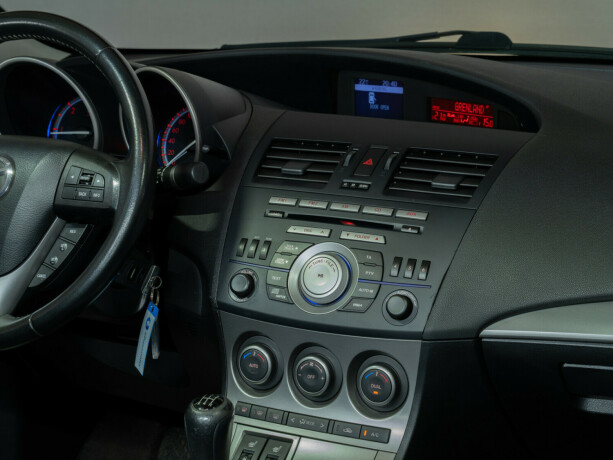 mazda-3-diesel-2010-big-18