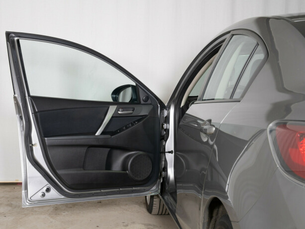 mazda-3-diesel-2010-big-31