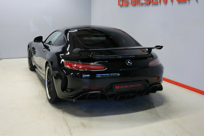 mercedes-benz-amg-gt-r-bensin-2018-big-3