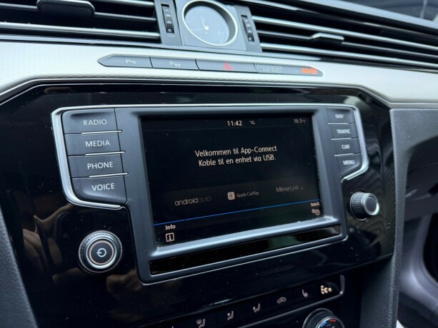 volkswagen-passat-elektrisitetbensin-2016-big-24