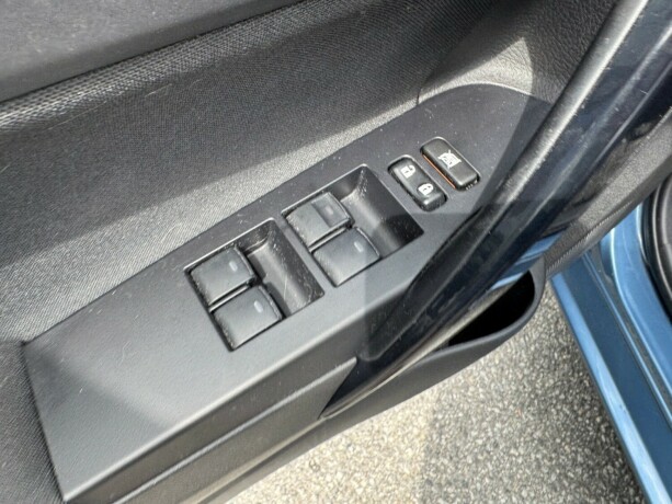 toyota-auris-elektrisitetbensin-2015-big-15