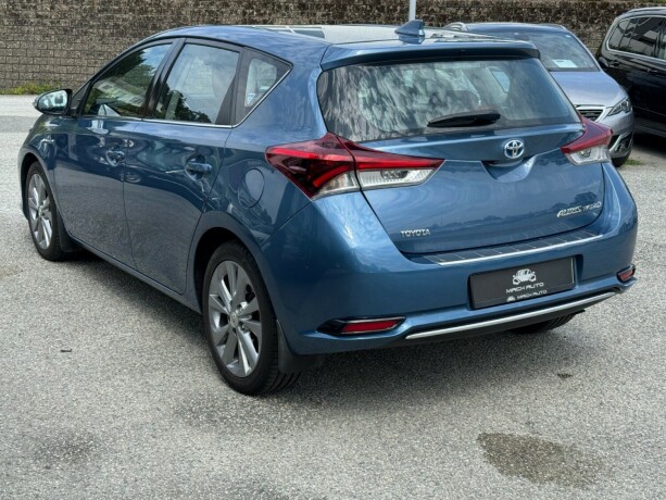 toyota-auris-elektrisitetbensin-2015-big-5