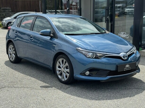 toyota-auris-elektrisitetbensin-2015-big-2