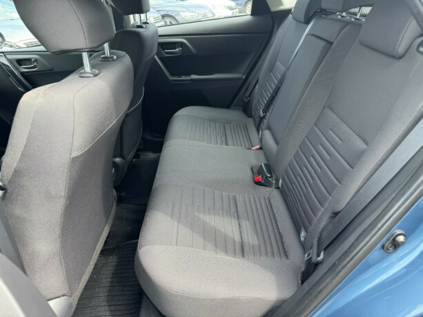 toyota-auris-elektrisitetbensin-2015-big-13