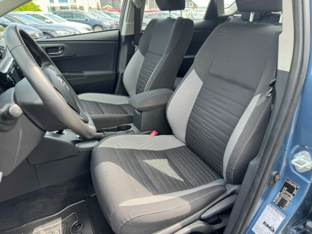 toyota-auris-elektrisitetbensin-2015-big-12