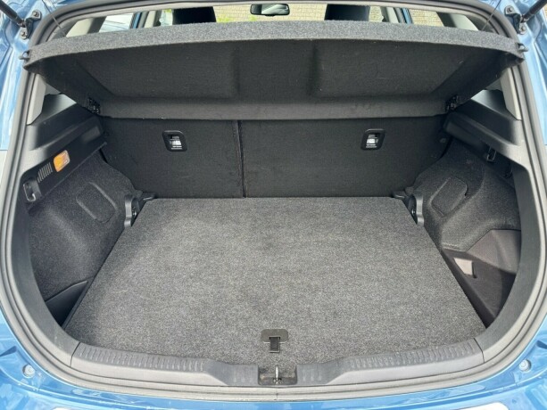 toyota-auris-elektrisitetbensin-2015-big-18