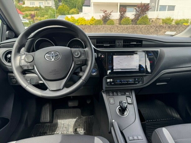 toyota-auris-elektrisitetbensin-2015-big-7