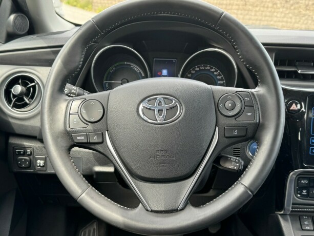 toyota-auris-elektrisitetbensin-2015-big-8