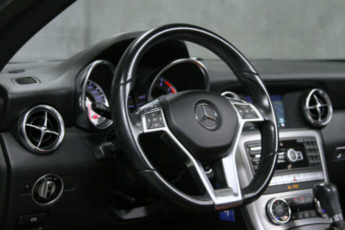 mercedes-benz-slk-bensin-2012-big-16