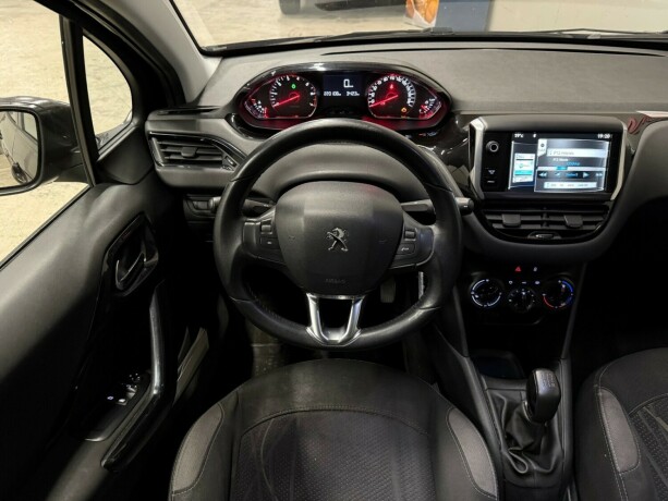 peugeot-208-bensin-2014-big-9