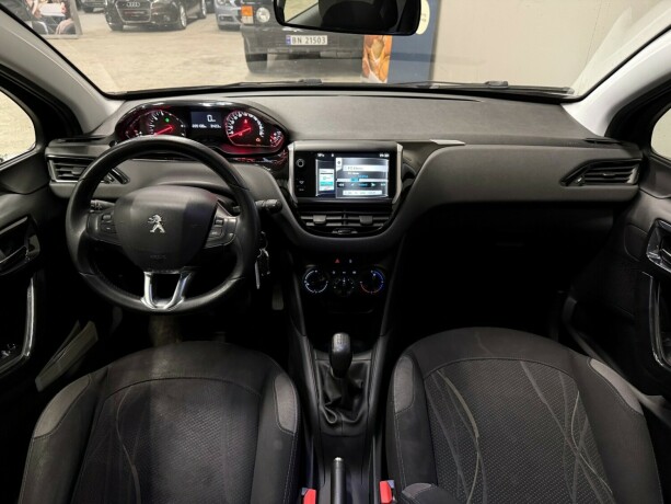 peugeot-208-bensin-2014-big-8