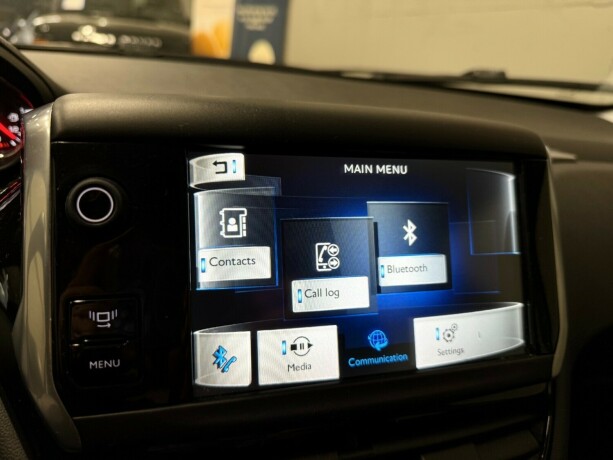 peugeot-208-bensin-2014-big-15