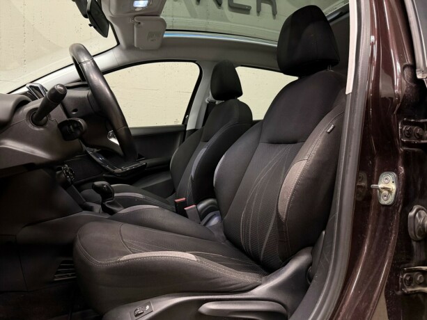 peugeot-208-bensin-2014-big-11