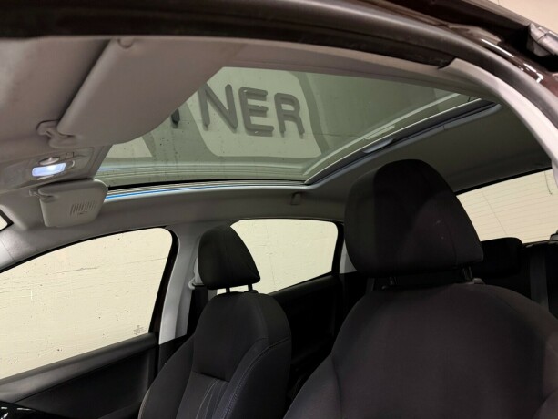 peugeot-208-bensin-2014-big-17