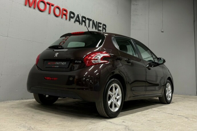 peugeot-208-bensin-2014-big-4