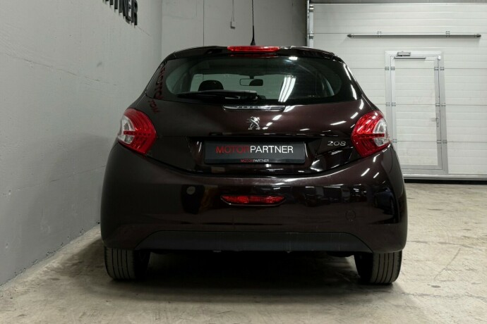 peugeot-208-bensin-2014-big-3