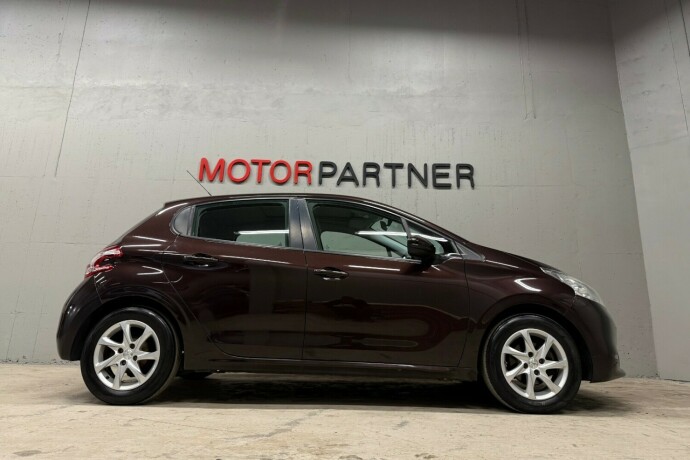 peugeot-208-bensin-2014-big-6