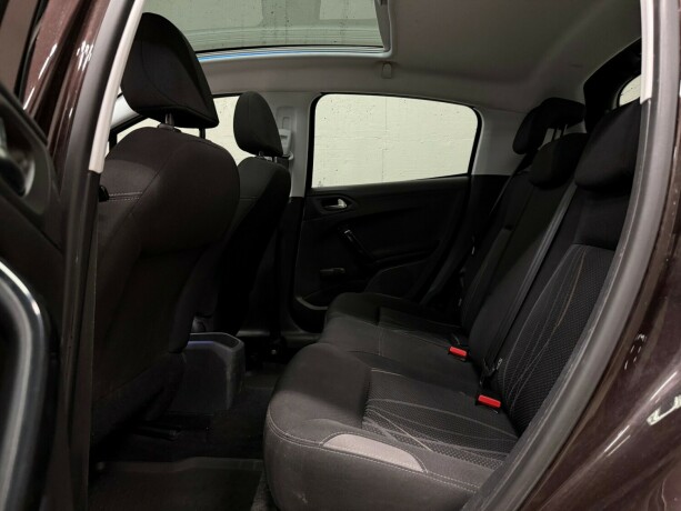 peugeot-208-bensin-2014-big-12