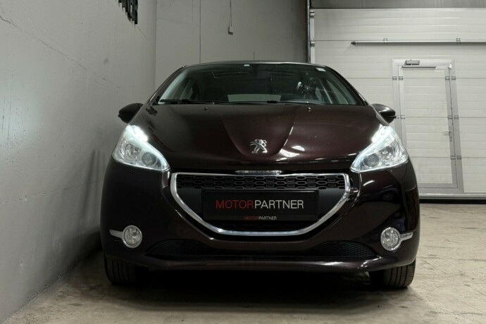 peugeot-208-bensin-2014-big-1