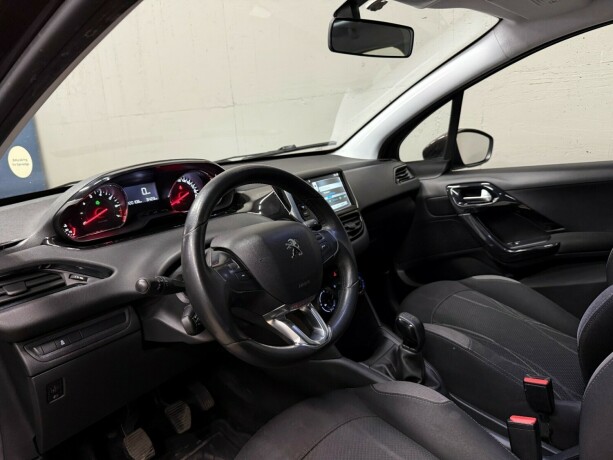 peugeot-208-bensin-2014-big-10