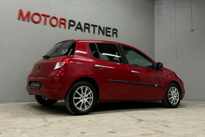 renault-clio-bensin-2011-big-7