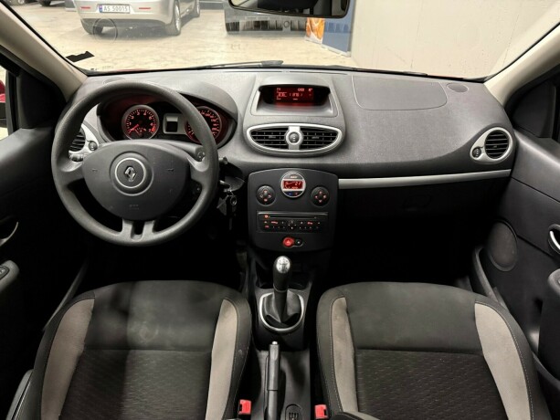 renault-clio-bensin-2011-big-10