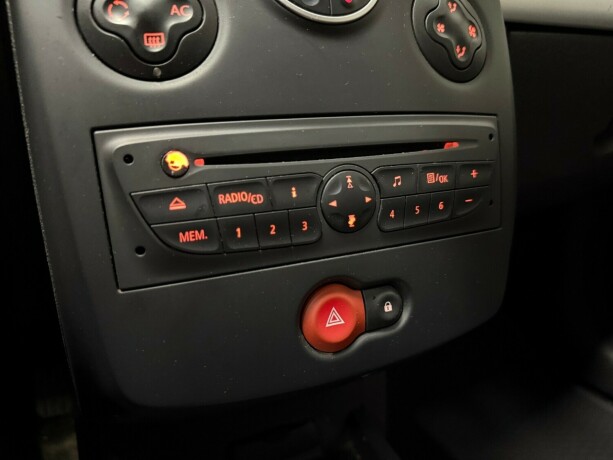 renault-clio-bensin-2011-big-17