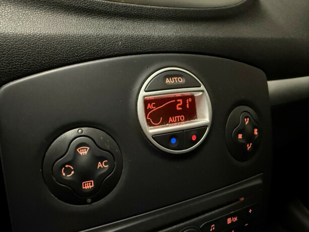 renault-clio-bensin-2011-big-16