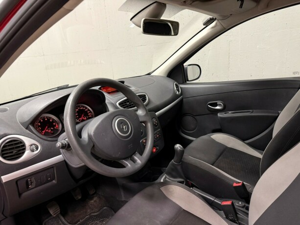 renault-clio-bensin-2011-big-12