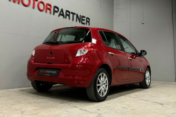 renault-clio-bensin-2011-big-6