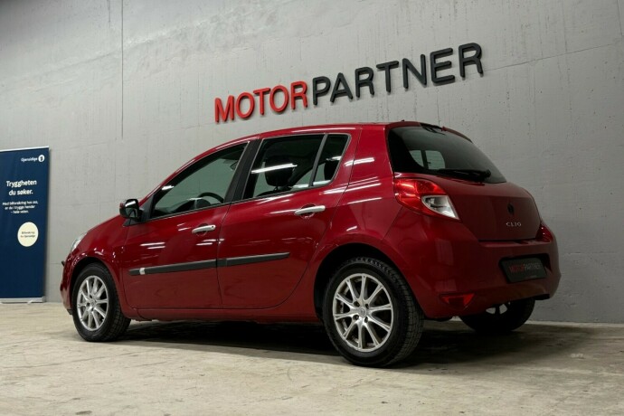 renault-clio-bensin-2011-big-4