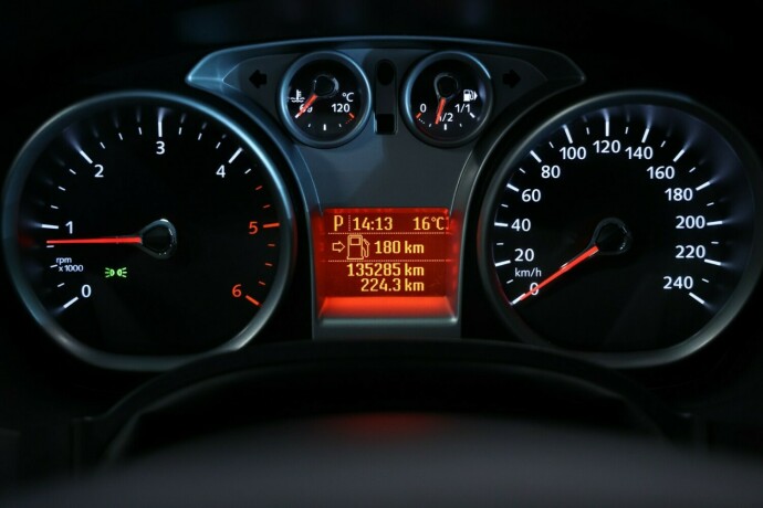 ford-kuga-diesel-2013-big-12