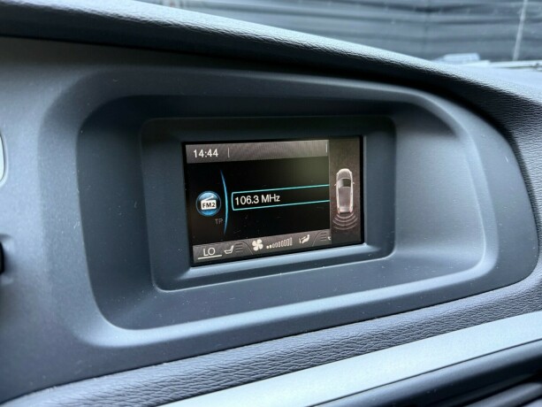 volvo-v40-diesel-2013-big-19