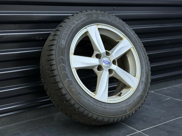 volvo-v40-diesel-2013-big-30