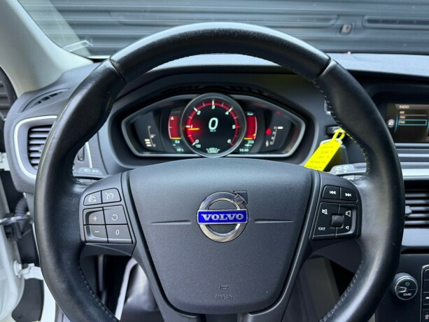 volvo-v40-diesel-2013-big-13