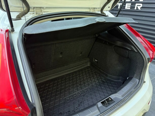 volvo-v40-diesel-2013-big-29