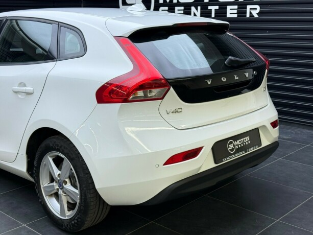 volvo-v40-diesel-2013-big-5
